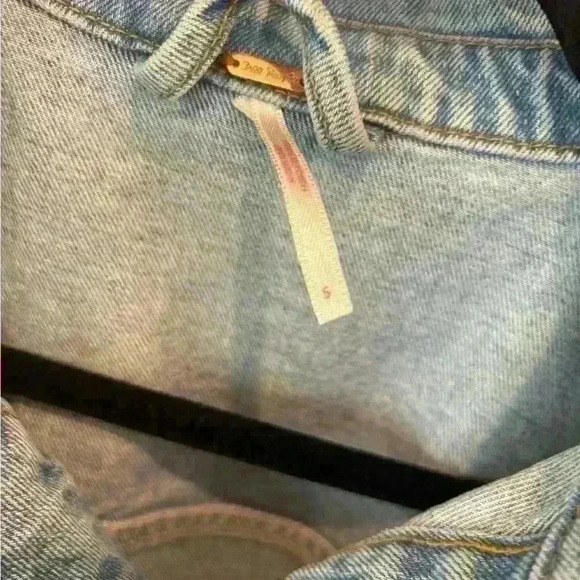 Free People Women’s Oversized Distressed Denim Jacket. Size small. - Picture 4 of 9